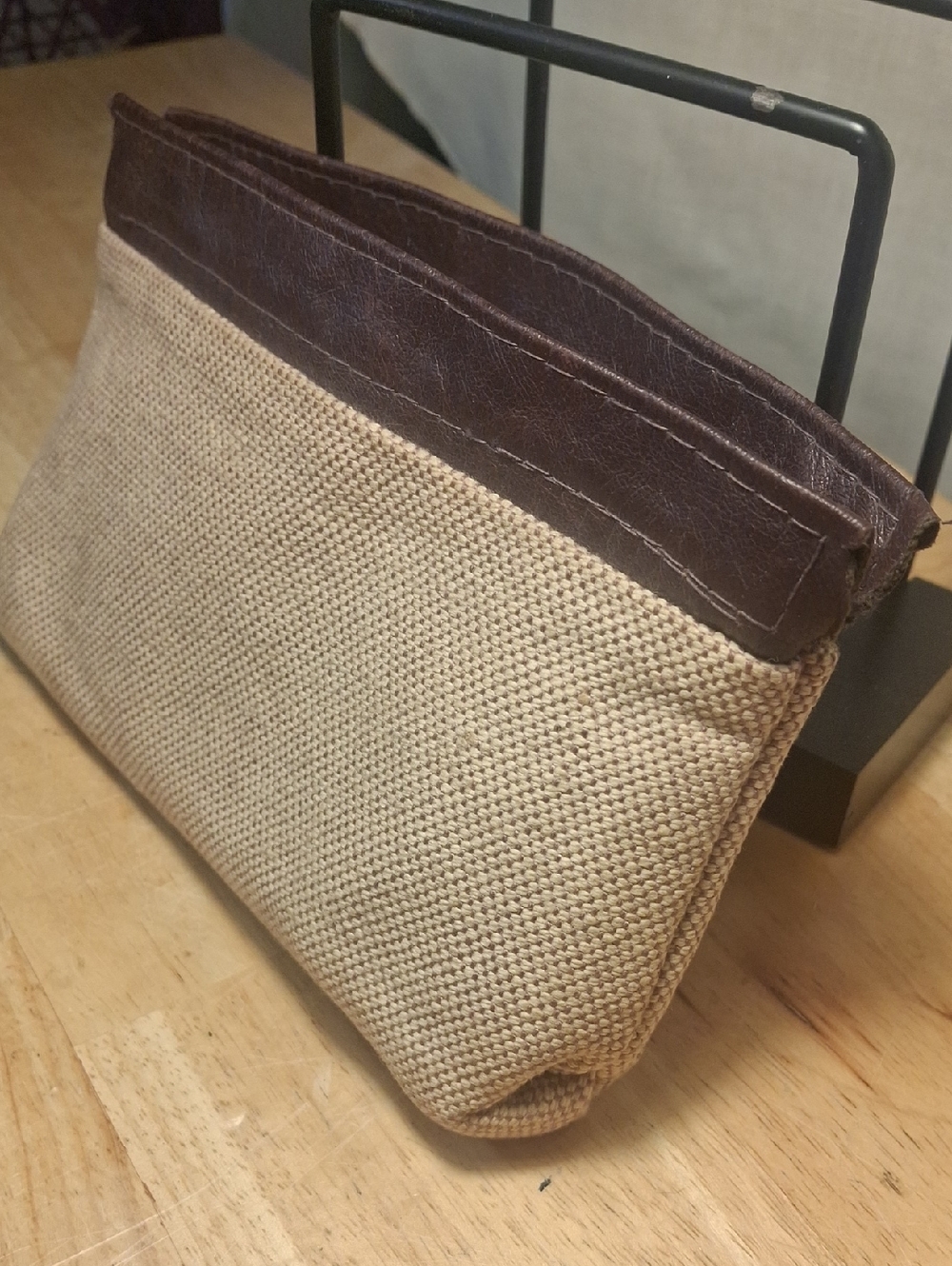 vintage Oscar de la Renta Cream and Brown Signature Lined Pouch - Picture 4 of 9